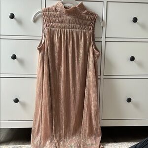 Elegant Sleeveless Pleated Dress